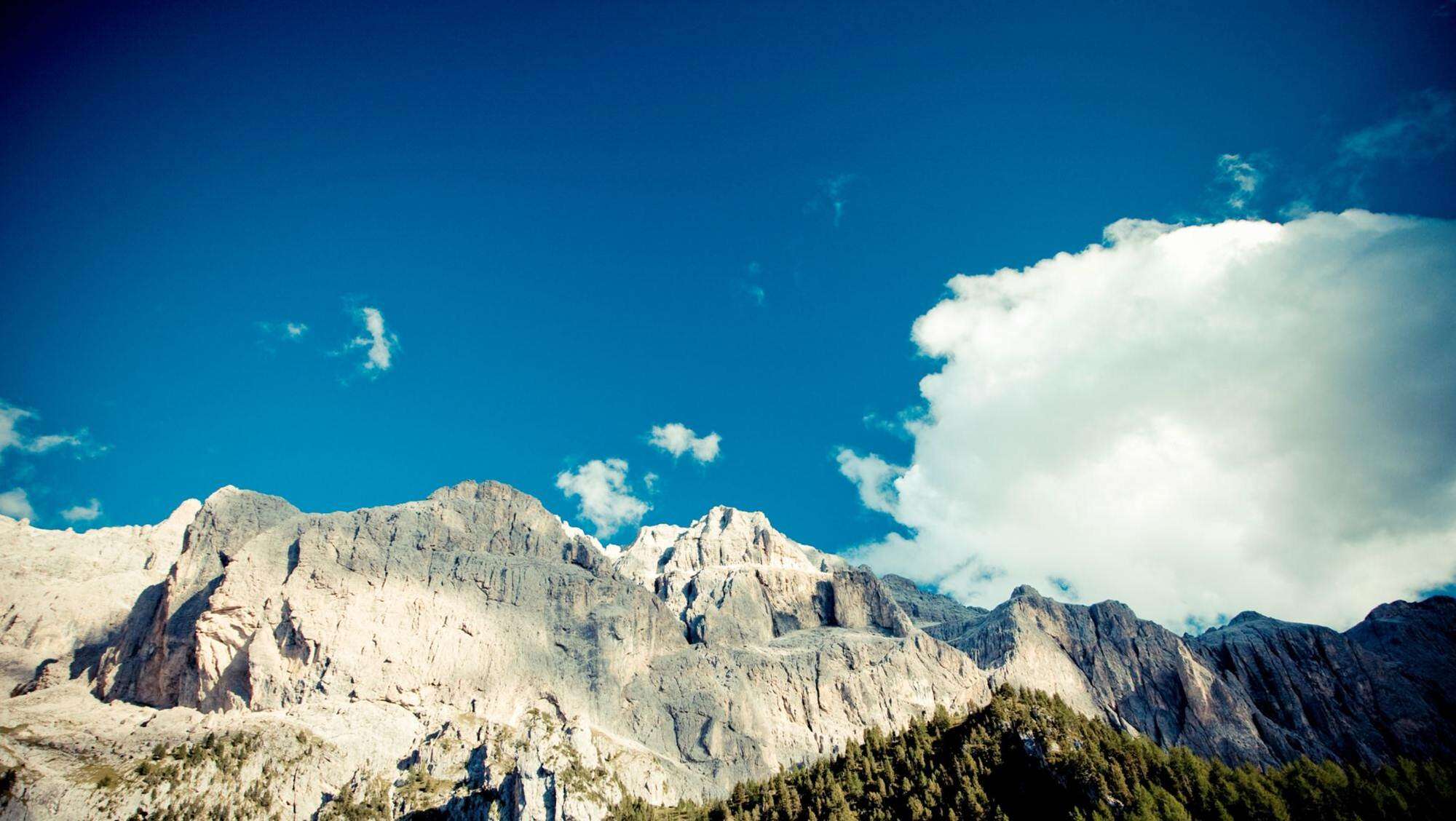 四張群山高山山峰PPT背景圖片